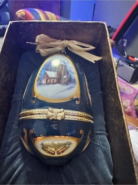 Mr Christmas Musical Blue Porcelain Holiday Egg Ornament (needs a new battery)
